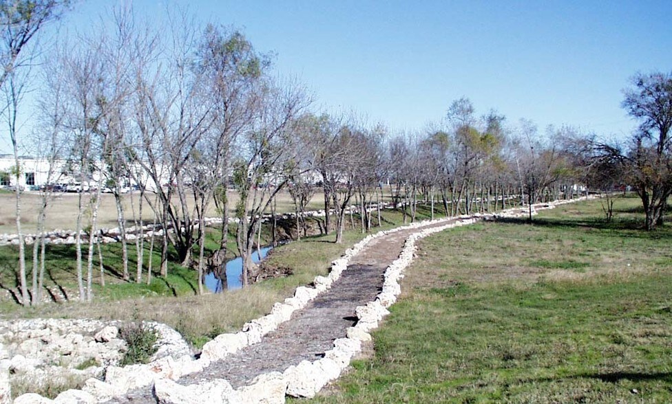 More Photos Of 7551 Metro Center Dr, Austin Research And Development For Lease