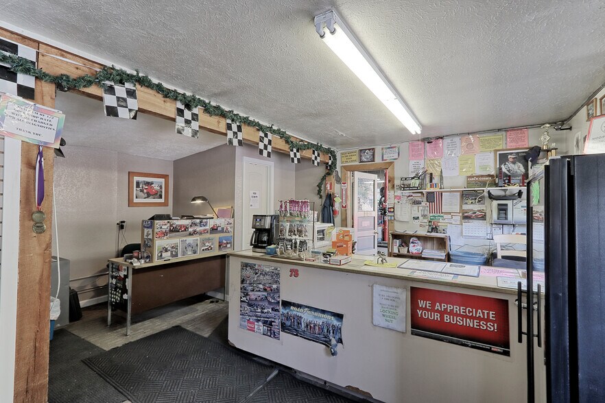 More Photos Of 30200 Highway 72, Golden Service Station For Sale