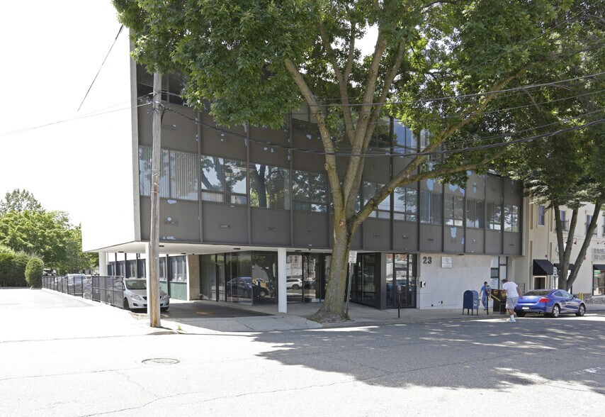 More Photos Of 23 Green St, Huntington Office For Lease
