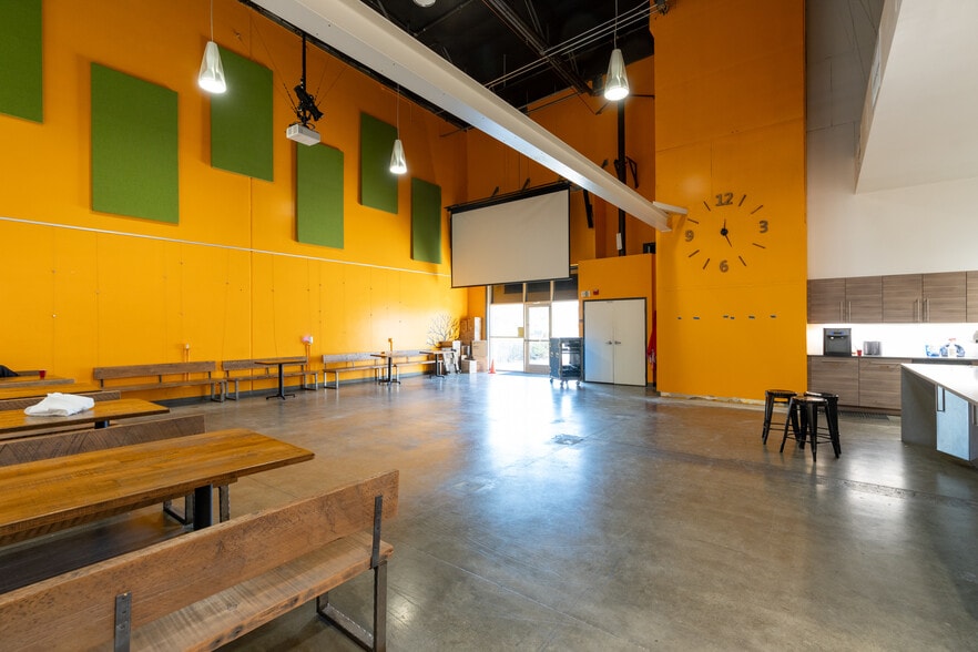 More Photos Of 2710 Media Center Dr, Los Angeles Research And Development For Lease