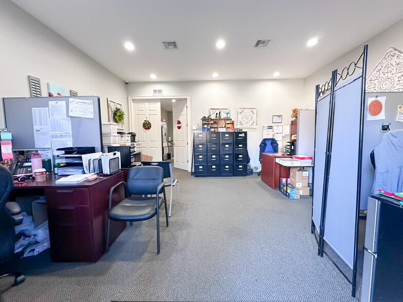 More Photos Of 180 Fitzgerald Rd, Lakeland Office For Sale