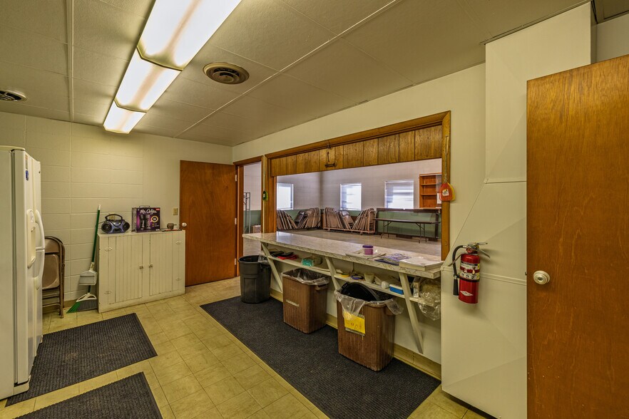 More Photos Of N5105 Leonard N, West Salem Flex For Sale