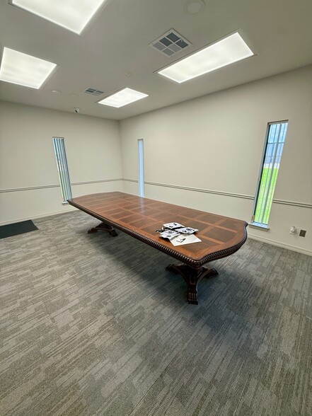 More Photos Of 412 W Pasadena Blvd, Deer Park Office For Lease