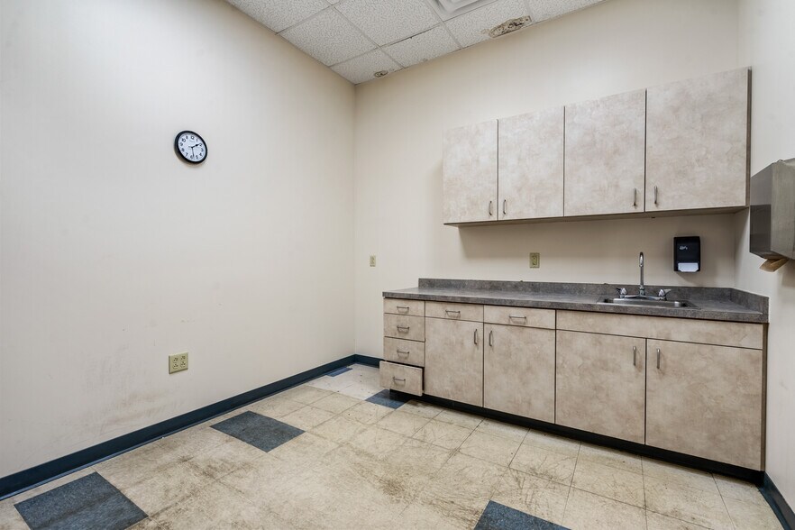 More Photos Of 77-87 Glade Dr, Kittanning Flex For Sale