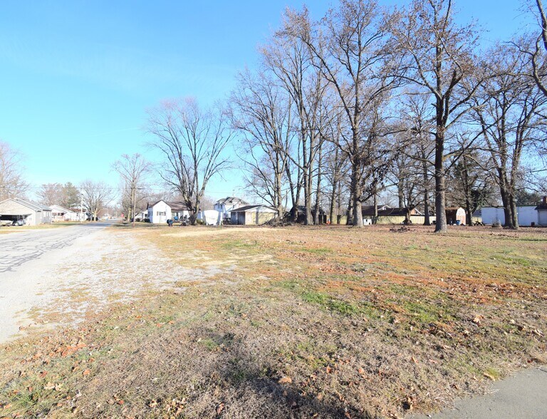 More Photos Of 502 W Franklin St, Sesser Office For Sale