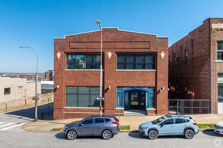 More Photos Of 400 Admiral Blvd, Kansas City Office For Sale
