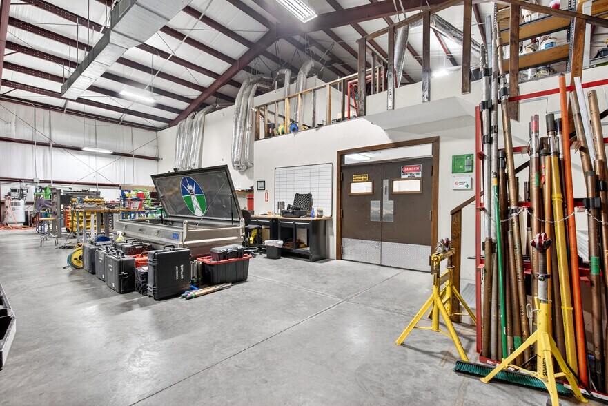 More Photos Of 8601 Fawn Trl, Conroe Warehouse For Lease