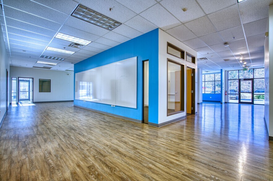 More Photos Of 590 Burbank St, Broomfield Flex For Lease