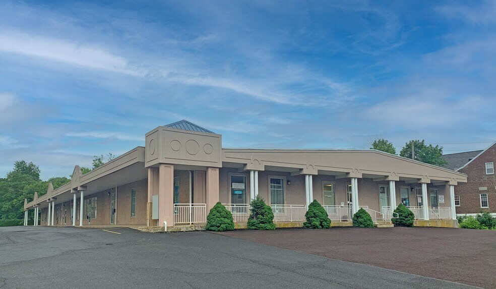 More Photos Of 25 N Main St, Coopersburg Medical For Lease
