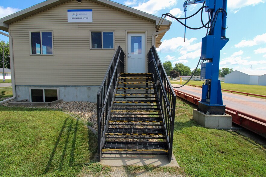 More Photos Of 107 8th Ave SW, Kasson Specialty For Sale