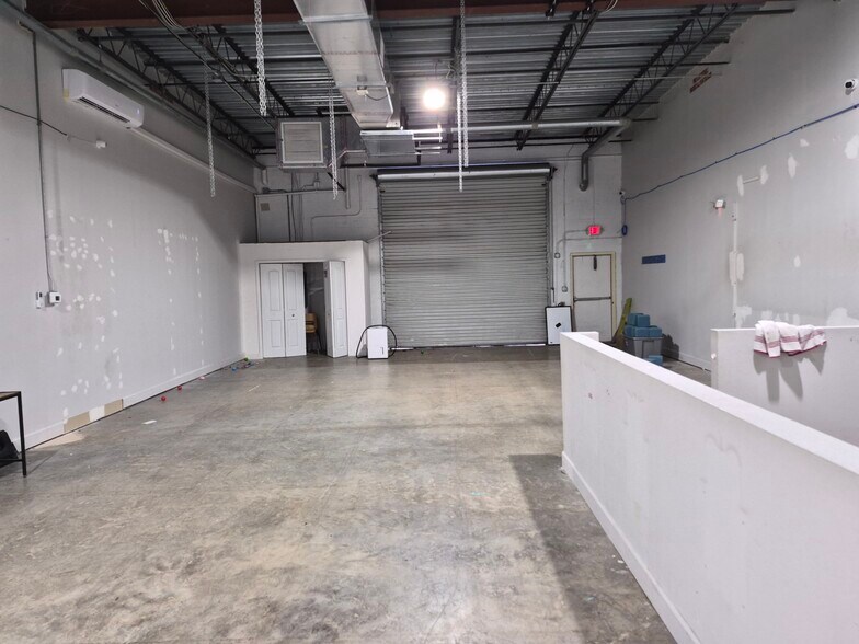 More Photos Of 1320 Culver Dr, Palm Bay Flex For Lease