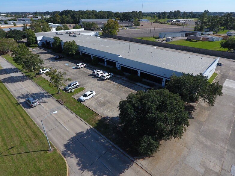 More Photos Of 11200 Industriplex Blvd, Baton Rouge Showroom For Lease