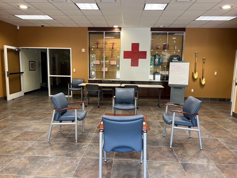 More Photos Of 300 Ashland Way, Madisonville Office For Sale