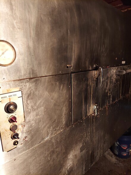 More Photos Of 101 Caldwell St, Paris Restaurant For Lease