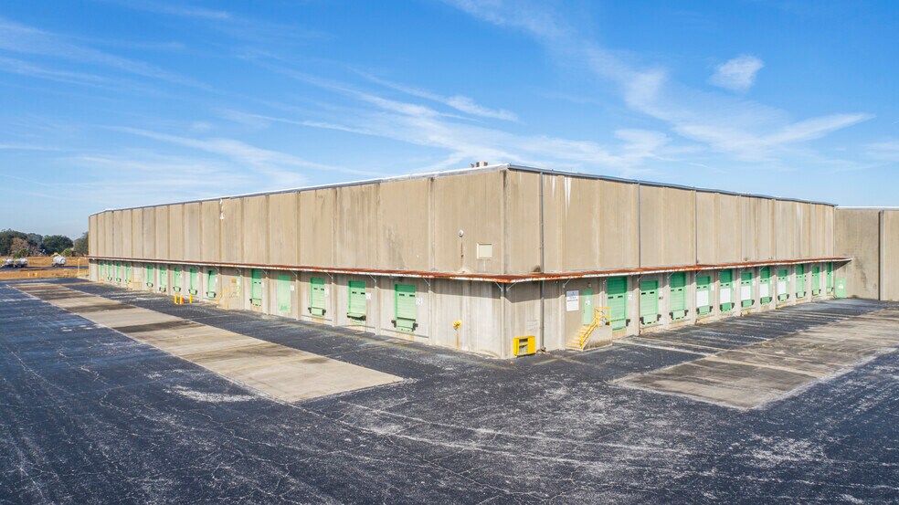 More Photos Of 6045 SE 83rd St, Ocala Distribution For Lease
