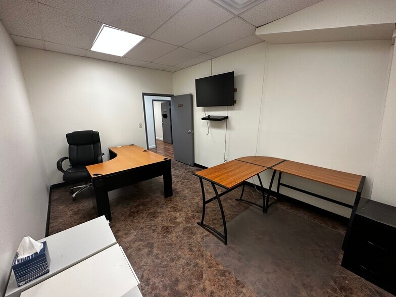 More Photos Of 797 Cool Spring Rd, Mingo Junction Office For Lease