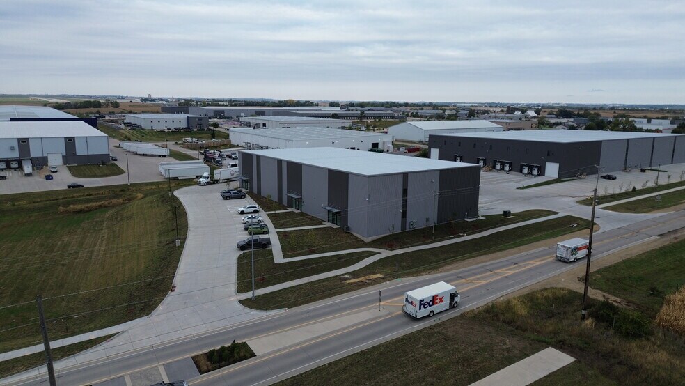 More Photos Of 10000 6th St SW, Cedar Rapids Warehouse For Lease