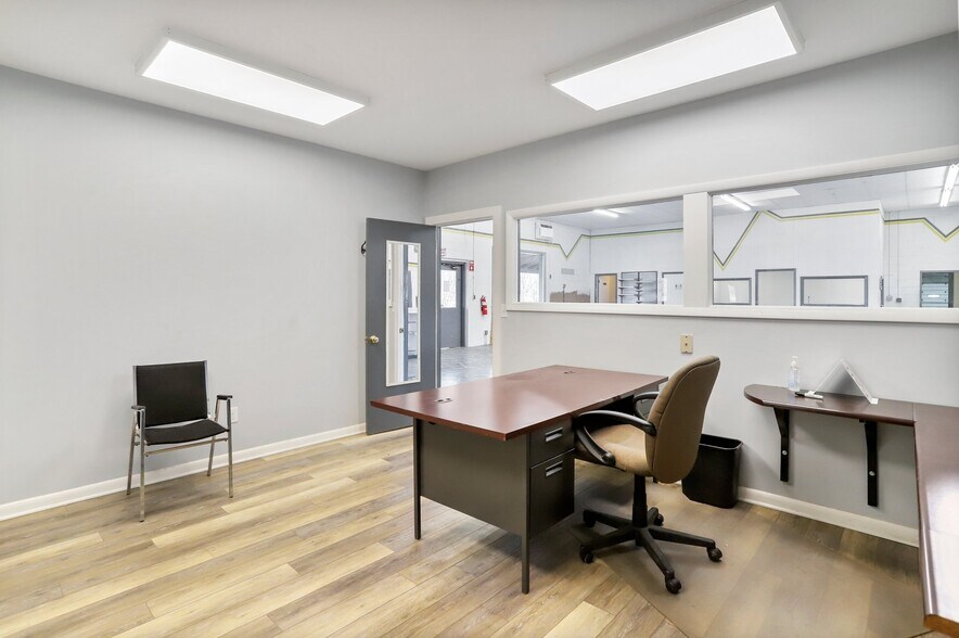 More Photos Of 12258 Buchanan Trl W, Mercersburg Flex For Lease