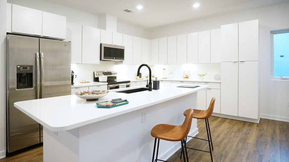 More Photos Of 5924 S Congress Ave, Austin Apartments For Sale