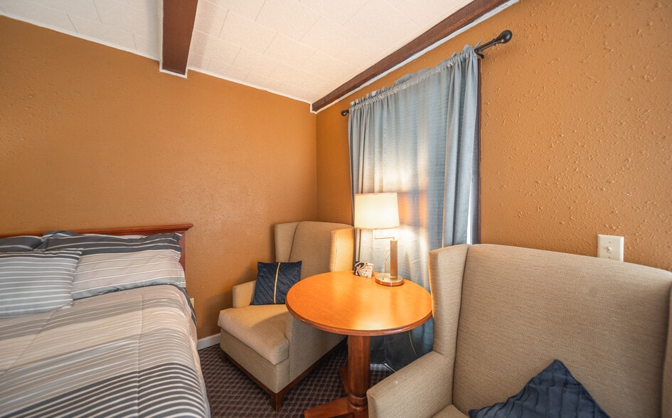 More Photos Of 812 S Bishop Ave, Rolla Hotel For Sale