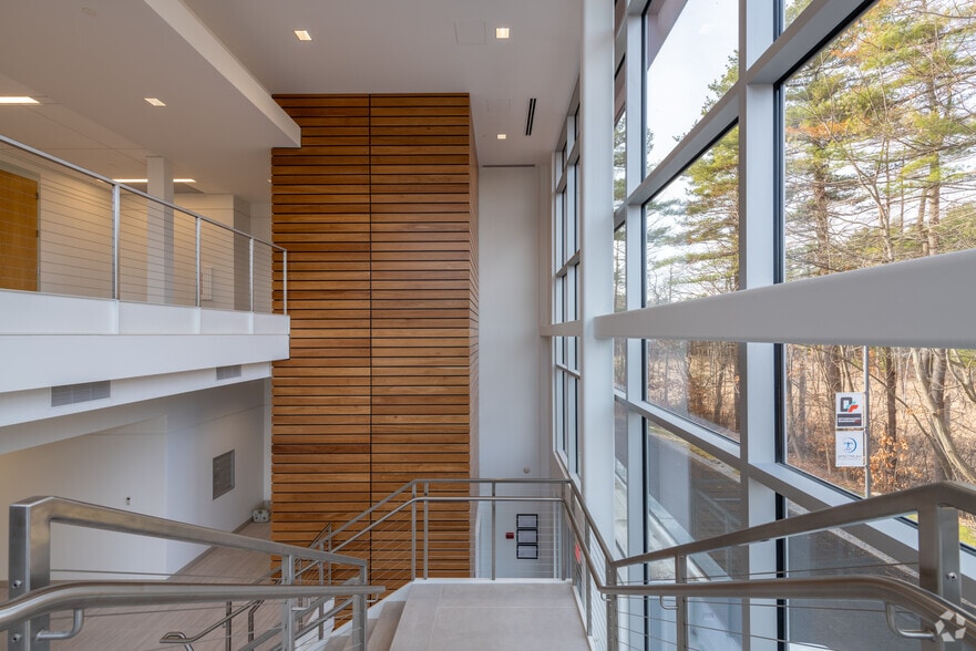 More Photos Of 54 Middlesex Tpke, Bedford Office For Lease