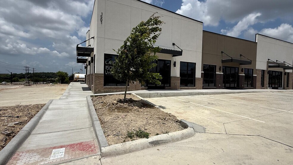 More Photos Of 1501 E University dr, Prosper Storefront Retail Office For Lease