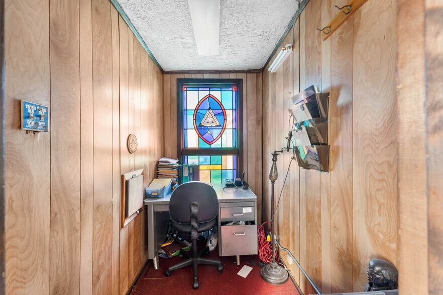 More Photos Of 900 E Baltimore Ave, Linden Specialty For Sale