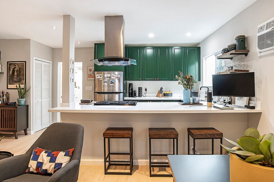 More Photos Of 1015 N Vista St, West Hollywood Apartments For Sale