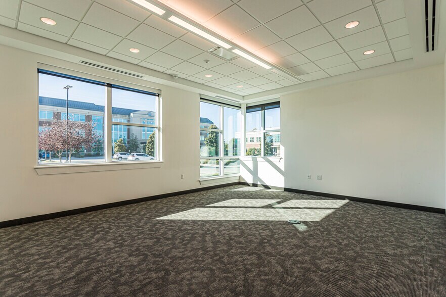 More Photos Of 2101 High Wickham Pl, Louisville Office For Sale