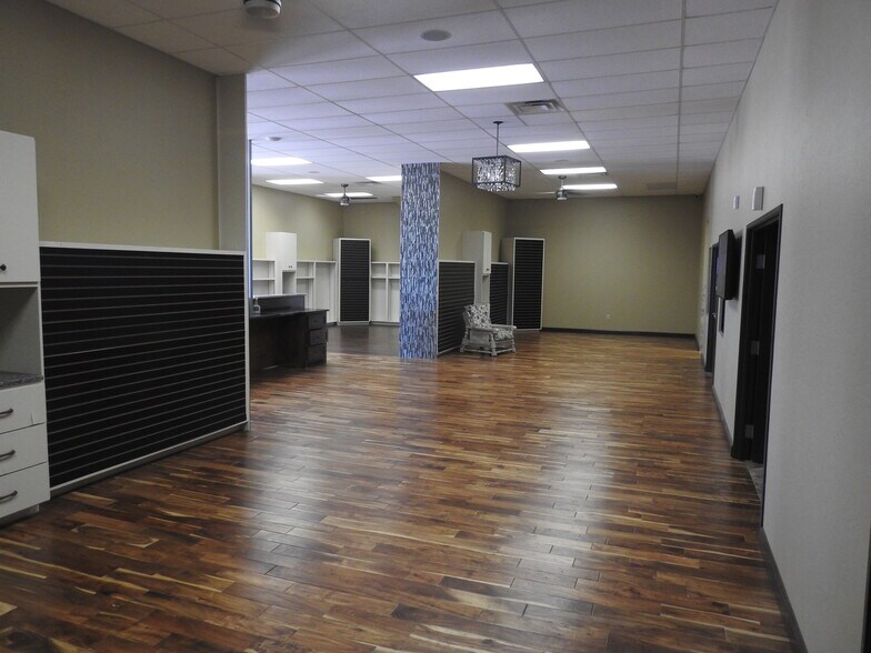 More Photos Of 8017 N Rockwell Ave, Oklahoma City Freestanding For Sale