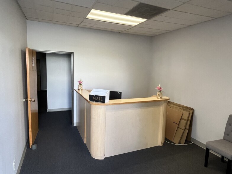 More Photos Of 25060 Avenue Tibbitts, Valencia Warehouse For Sale