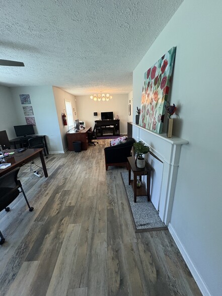 More Photos Of 7002 S East St, Indianapolis Office For Lease