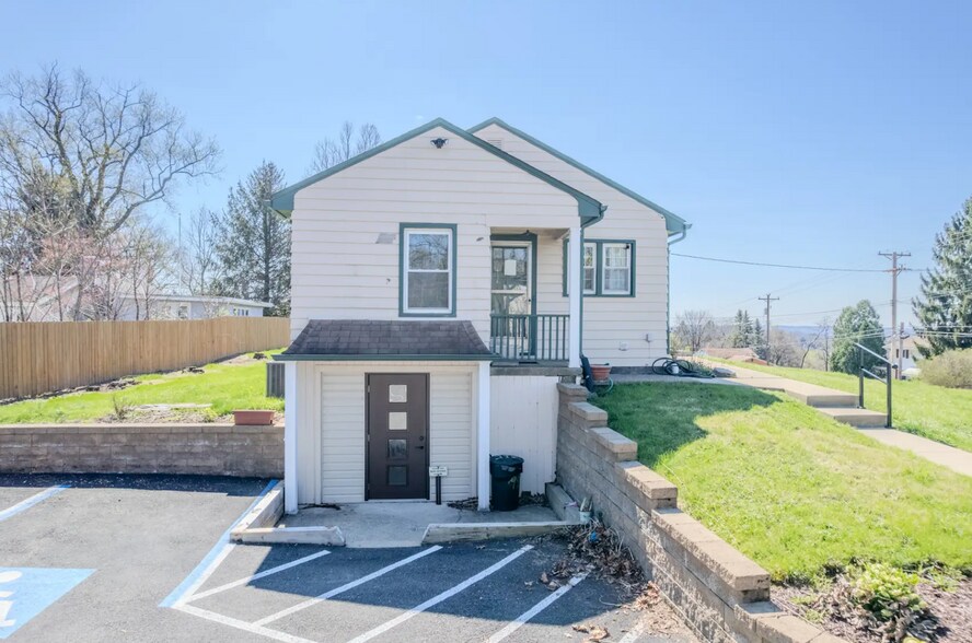 More Photos Of 990 Greensburg Pike, East Pittsburgh Office For Lease