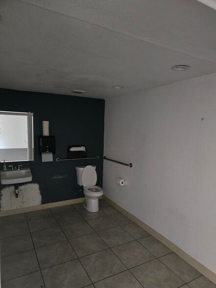 More Photos Of 2118 E 1st St, Los Angeles Storefront For Lease