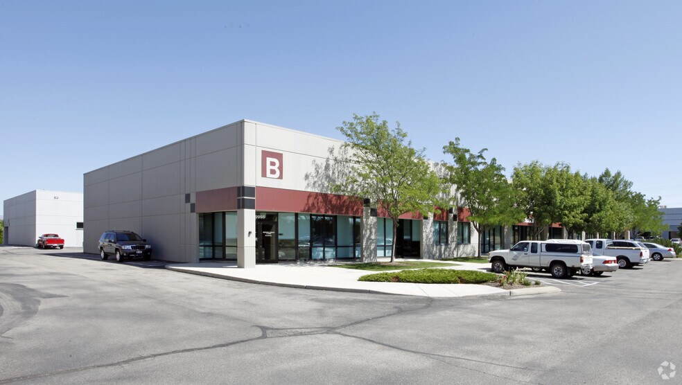 More Photos Of 9941-9955 Emerald St, Boise Light Distribution For Lease
