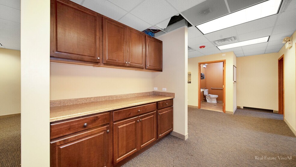 More Photos Of 129 S Roselle Rd, Schaumburg Office For Sale