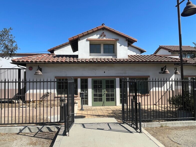 More Photos Of 125 S 10th St, Santa Paula Restaurant For Lease