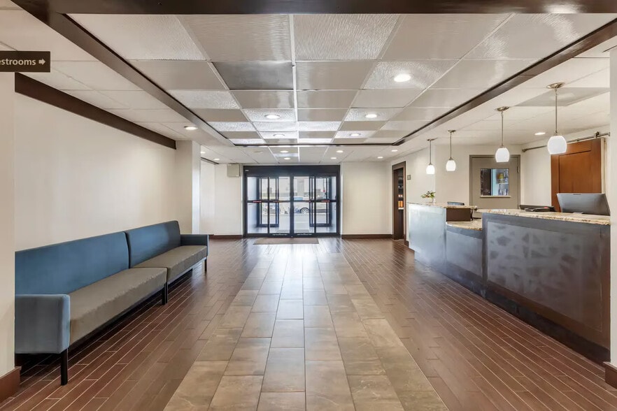 More Photos Of 11069 Composite Dr, Dallas Hotel For Sale