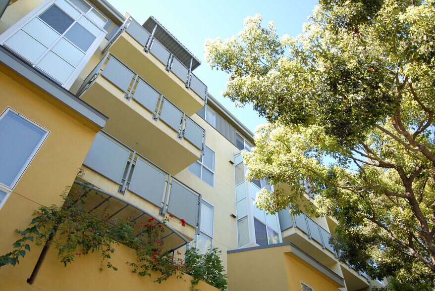 More Photos Of 1540 6th St, Santa Monica Apartments For Lease