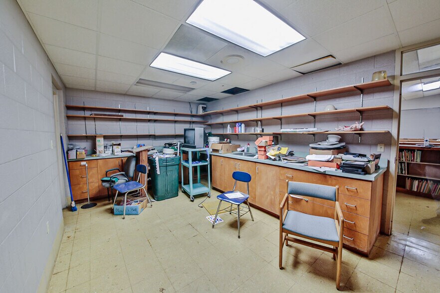 More Photos Of 805 Cleburne, West Helena Self Storage For Sale