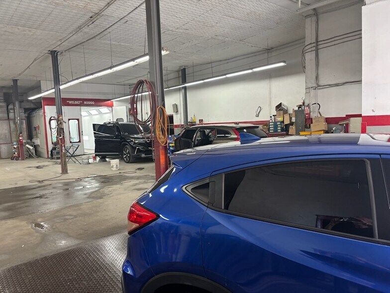 More Photos Of 1341 Blondell Ave, Bronx Auto Repair For Sale