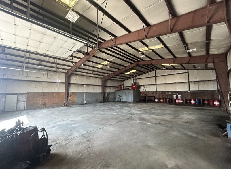 More Photos Of 273 E Main St, Yaphank Industrial For Lease