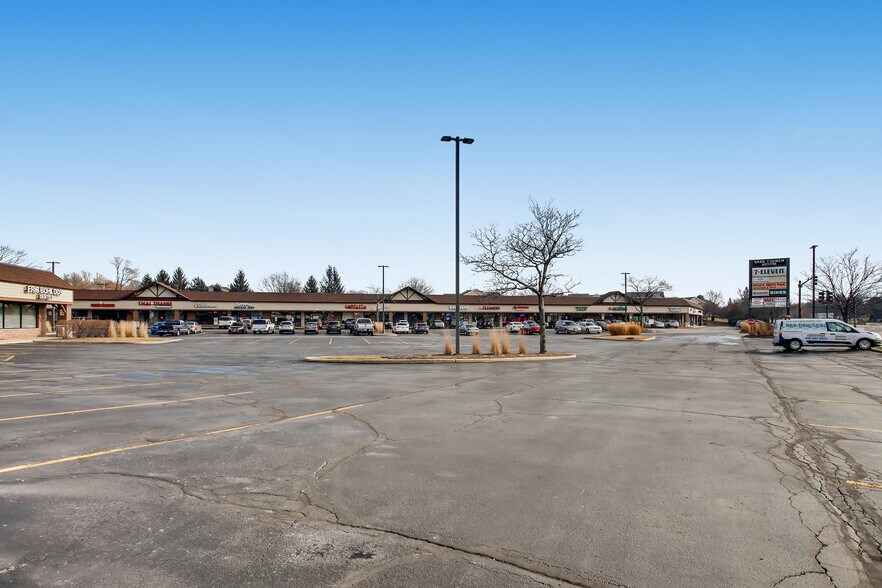 More Photos Of 1010-1072 E Schaumburg Rd, Streamwood Unknown For Lease