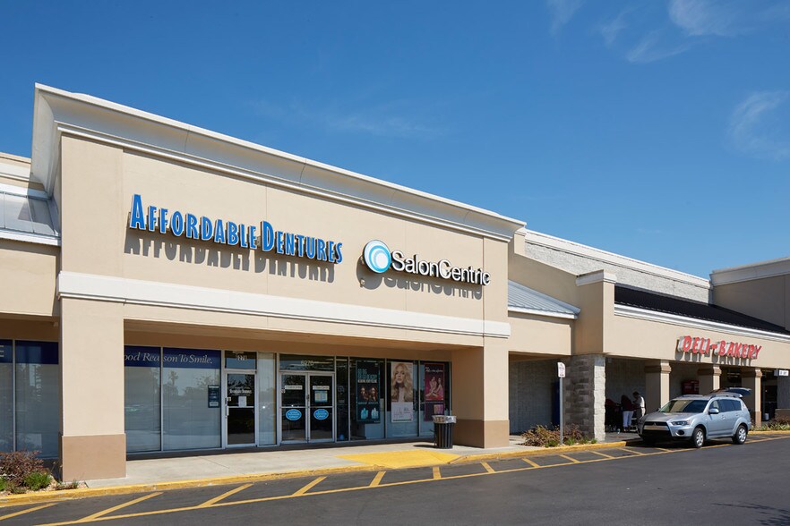 More Photos Of 6210 Commercial Way, Weeki Wachee Unknown For Lease