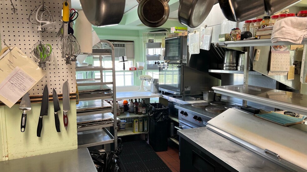 More Photos Of 2 Main St, Flemington Restaurant For Lease