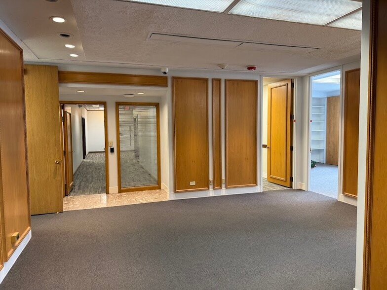 More Photos Of 100 N Salina St, Syracuse Office For Lease