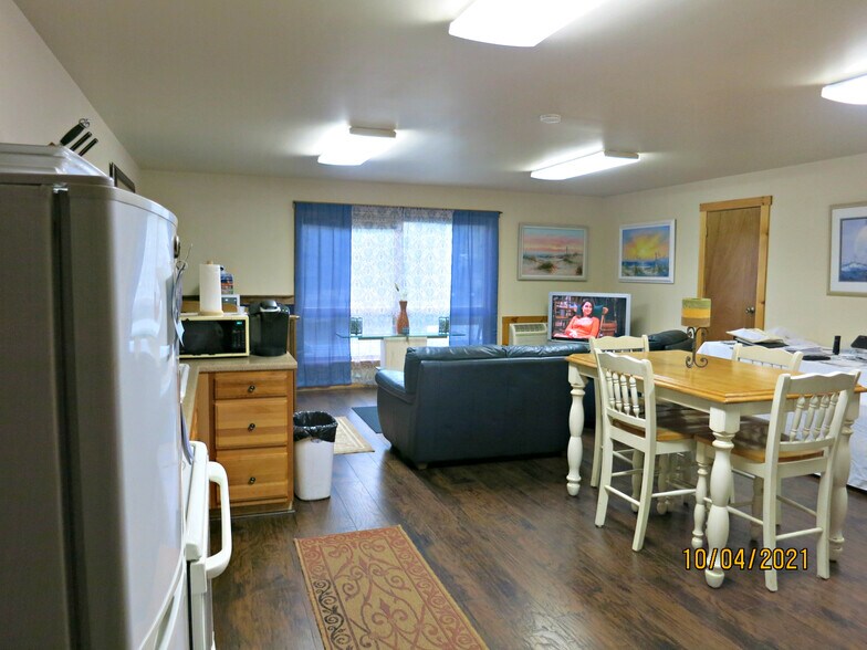 More Photos Of 7 Main St, Whitehall Marina For Sale