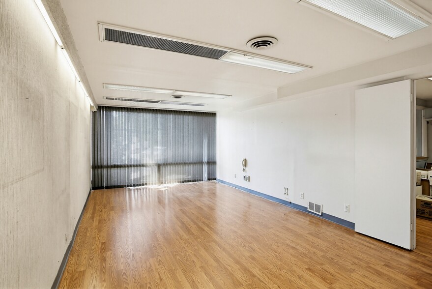 More Photos Of 14 W Saratoga St, Baltimore Office For Sale