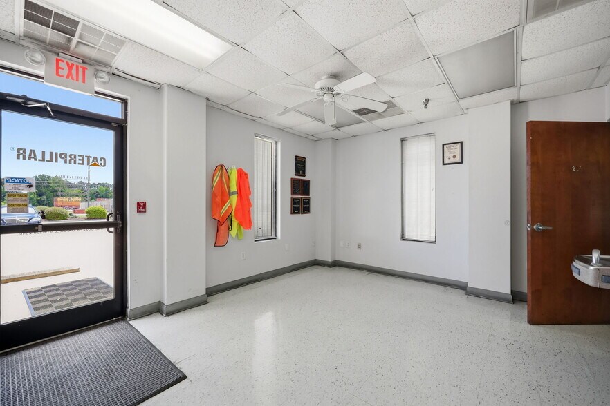 More Photos Of 1526 S Brightleaf Blvd, Smithfield Warehouse For Lease