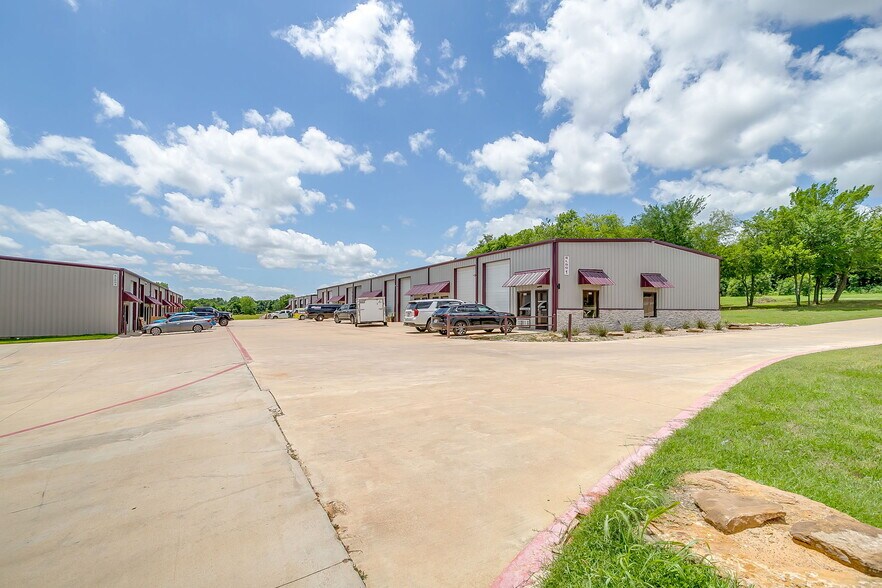 More Photos Of 6050 E Highway 67, Alvarado Storefront Retail Office For Lease